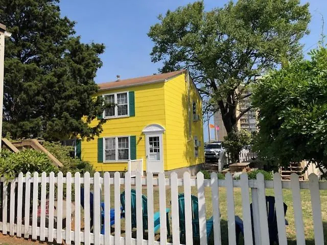 *** Hotel Cutty Sark Efficiencies And Historic Cottage'S Virginia Beach USA