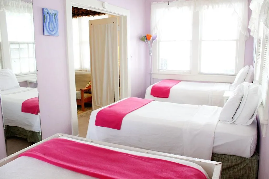 *** Hotel Cutty Sark Efficiencies And Historic Cottage'S Virginia Beach USA
