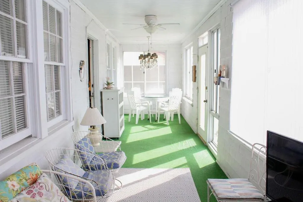 Hotel Cutty Sark Efficiencies And Historic Cottage'S Virginia Beach