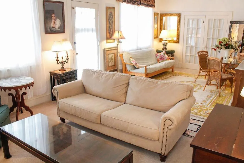 Cutty Sark Efficiencies And Historic Cottage'S Virginia Beach Hotel