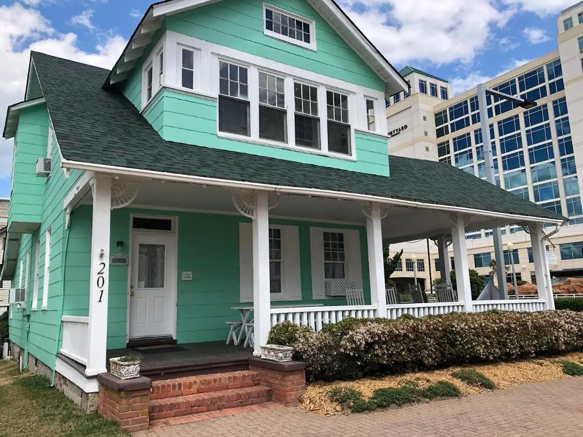 Cutty Sark Efficiencies And Historic Cottage'S Virginia Beach USA
